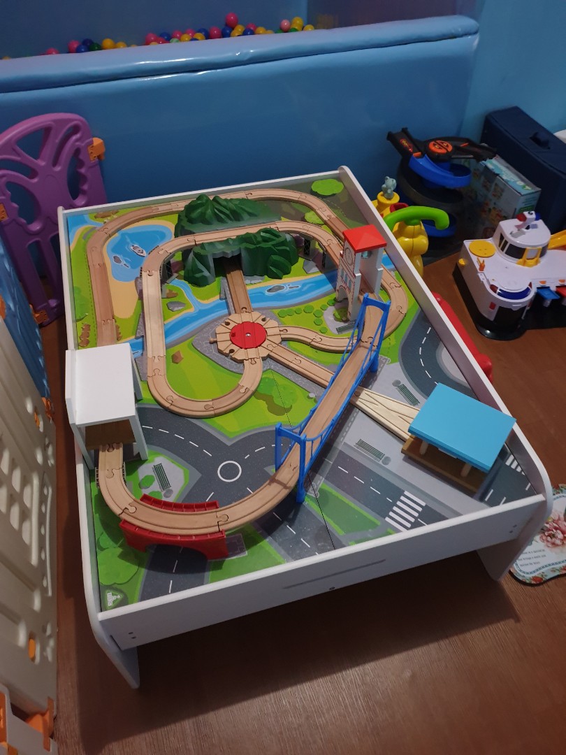 Elc table train, Bayi & Anak, Mainan & Baby Walker di Carousell