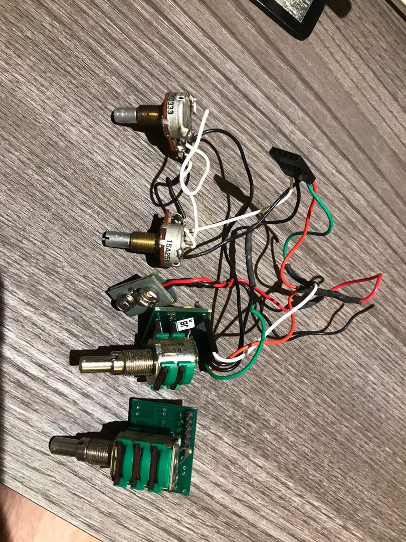 EMG bass preamp, Hobbies & Toys, Music & Media, Musical Instruments on