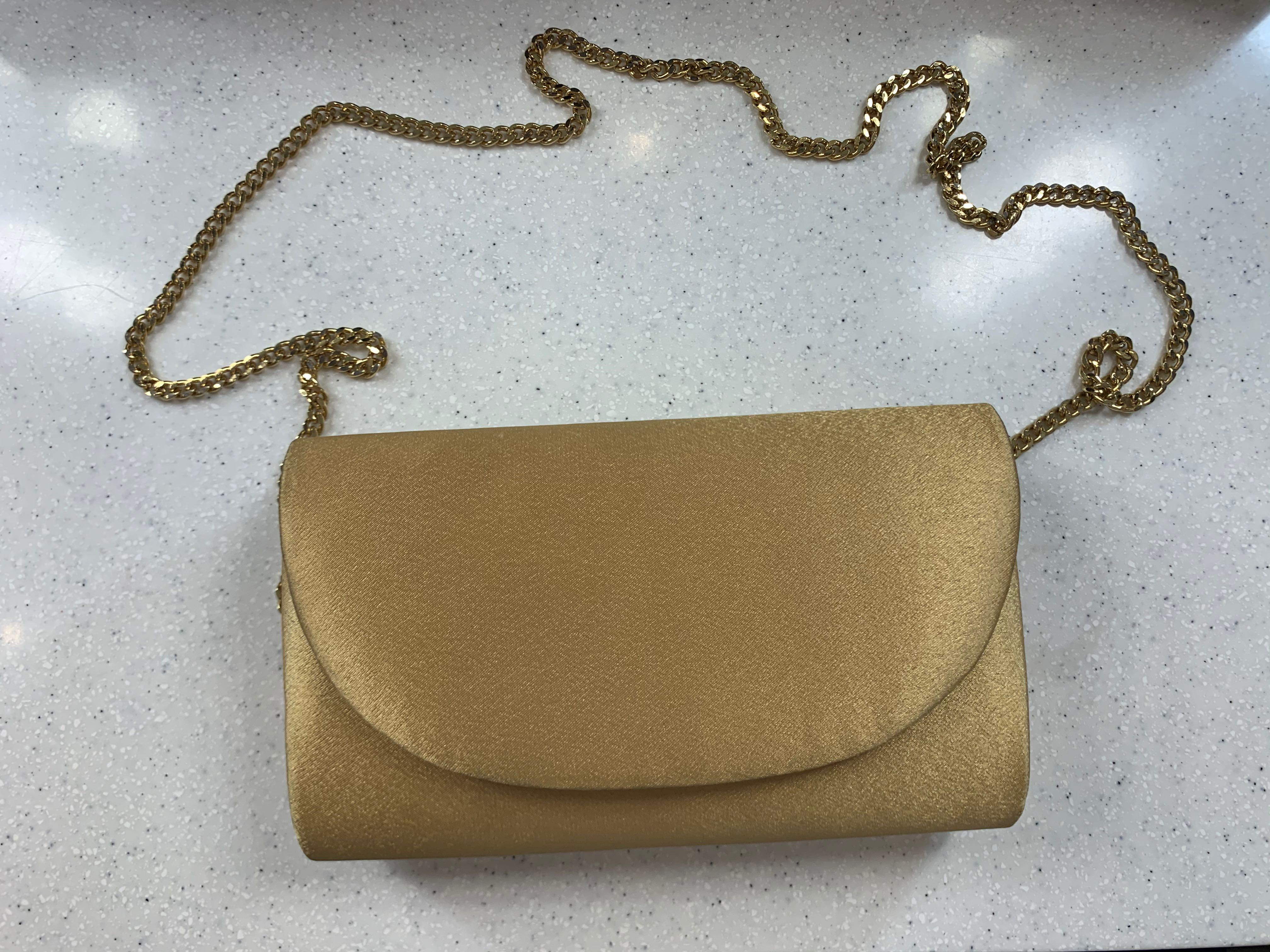 gold clutch bag with detachable chain strap (Category: Clutches) located in Quezon City. Submitted by fjpurple (Listing ID 1011806556, Image 2). Description: used once only! has flaws perfect for parties/formal wear pm for more info ❤️.