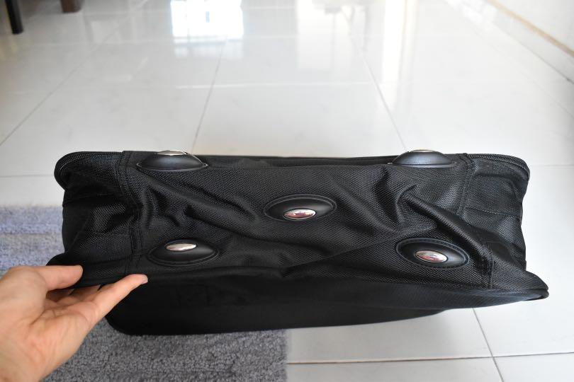 Laptop Bag (Category: Sling Bags) located in Singapore. Submitted by the2ndhandbook (Listing ID 1011806708, Image 6). Description: Sturdy material. Large compartment with ample storage space. Stylish and functional! .