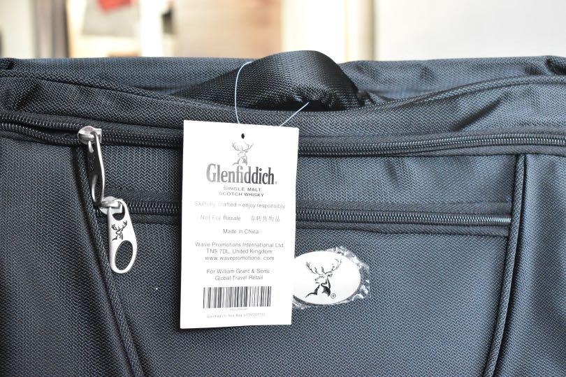 Laptop Bag (Category: Sling Bags) located in Singapore. Submitted by the2ndhandbook (Listing ID 1011806708, Image 4). Description: Sturdy material. Large compartment with ample storage space. Stylish and functional! .