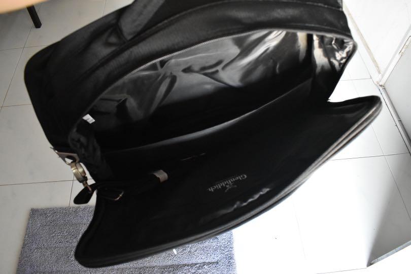 Laptop Bag (Category: Sling Bags) located in Singapore. Submitted by the2ndhandbook (Listing ID 1011806708, Image 7). Description: Sturdy material. Large compartment with ample storage space. Stylish and functional! .