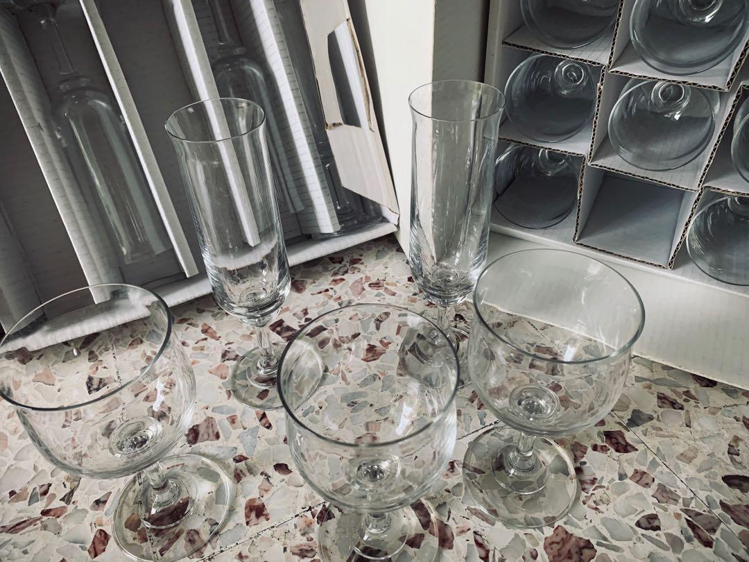 Lyra 18 White Red Champagne Glassware Vintage Collectibles Vintage Collectibles On Carousell