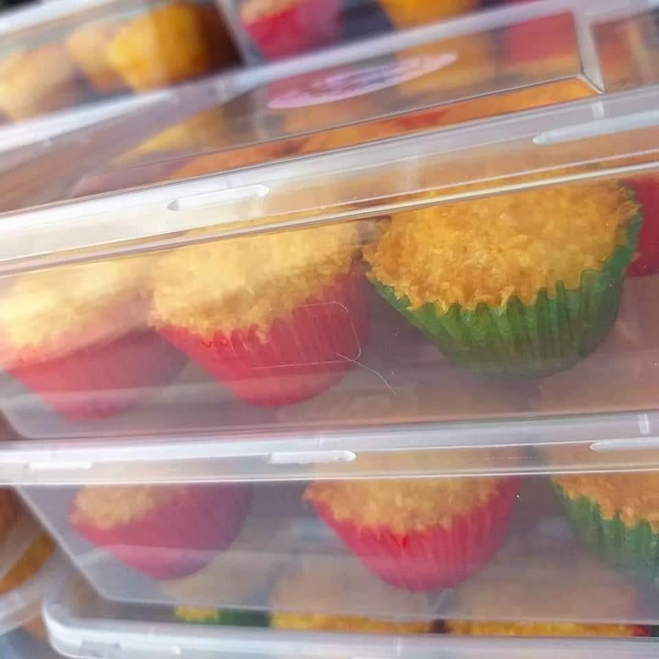 Macaroons de leche (Category: Local Eats) located in Pasig City. Submitted by shedressed (Listing ID 1011870206, Image 3). Description: 12pcs (1doz).