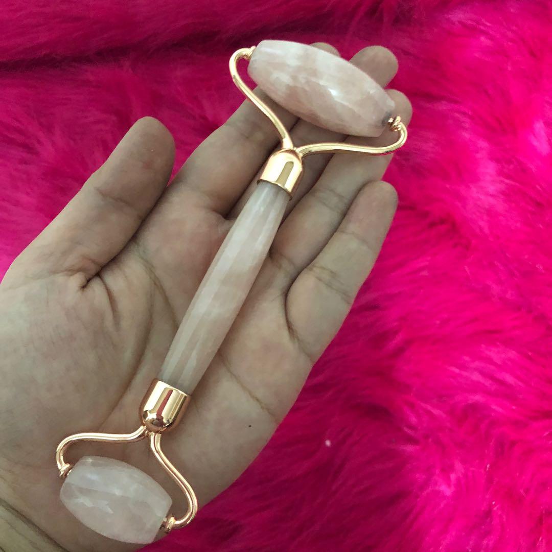 original rose quartz rollers (Category: Massage Devices) located in Quezon City. Submitted by bags4ever (Listing ID 1011823705, Image 2). Description: original rose quartz face roller pampaganda mga sissy effective po tlga. gamit ng mga artista onhand po ready for grab/lalamove meet up katipunan lang po & shipment via LBC c/o buyer.