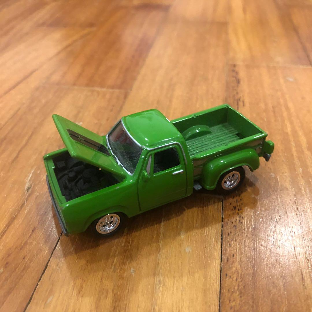 playing mantis johnny lightning