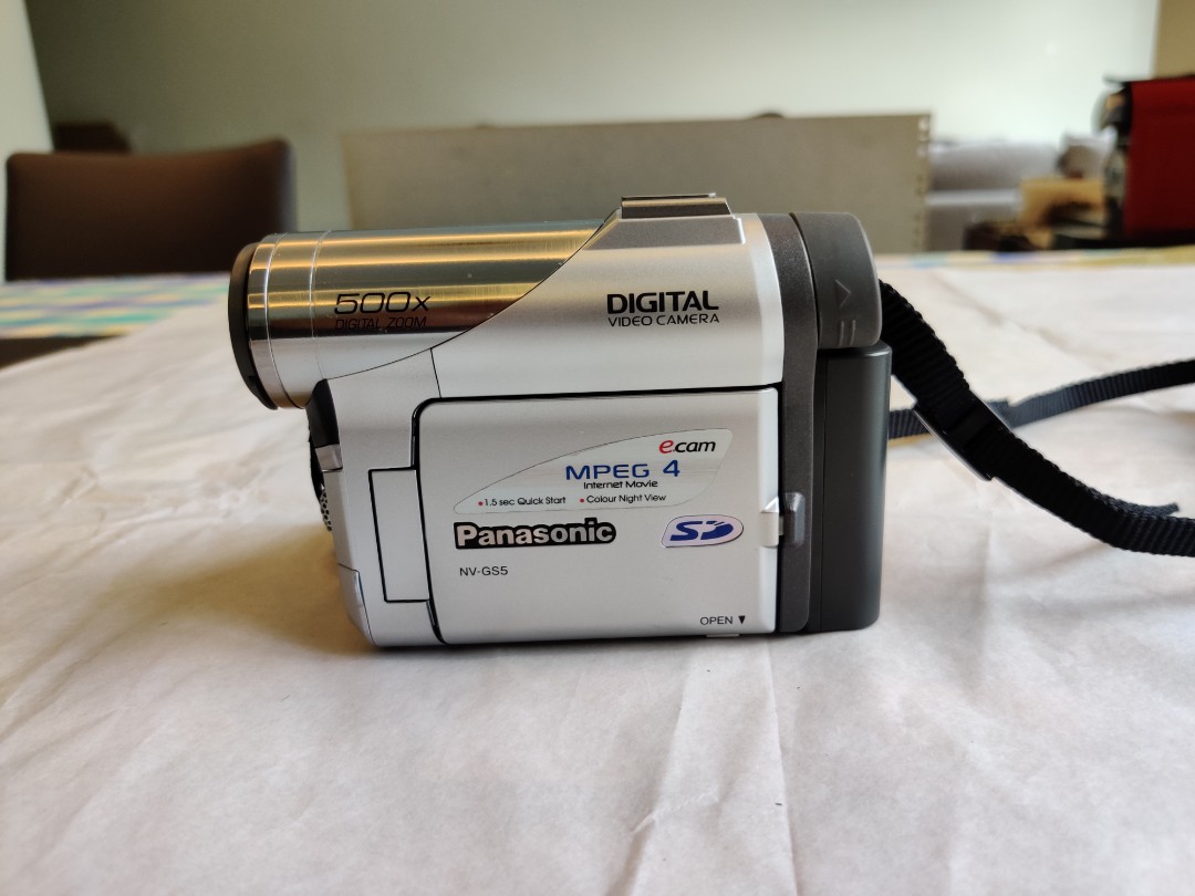Retro Panasonic NV-GS5 Mini DV Video Camera