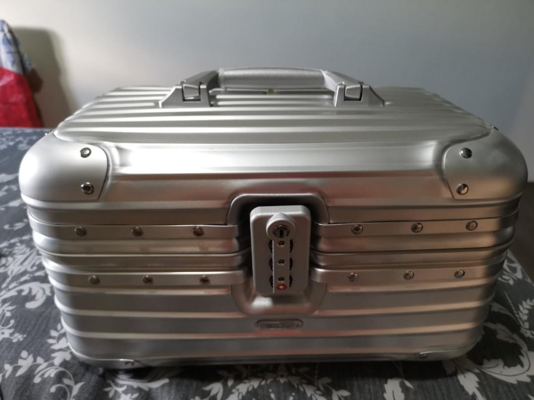 rimowa cosmetic bag