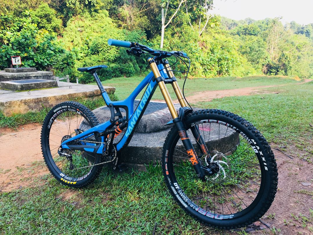 Santa Cruz V10 CC Sports Equipment Bicycles Parts Bicycles on