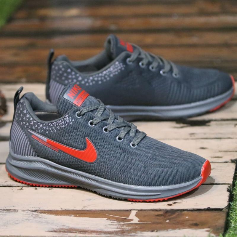 Sepatu Nike, Fesyen Pria, Sepatu , Sneakers di Carousell