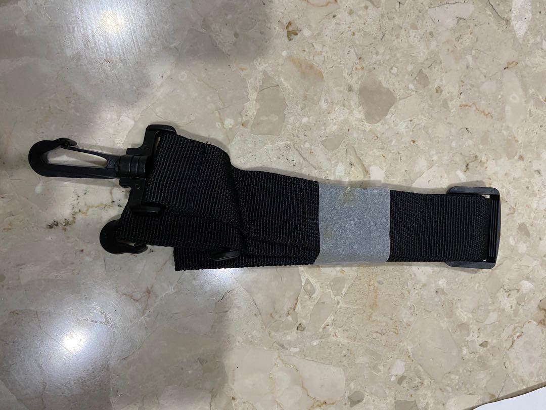 Transformable backpack (Category: Backpacks) located in Singapore. Submitted by pineabbleee (Listing ID 1011803479, Image 6). Description: COMPLETELY BRAND NEW - lightweight - can be transformed into a sling bag (see instructions) - sizeable and good for travelling .