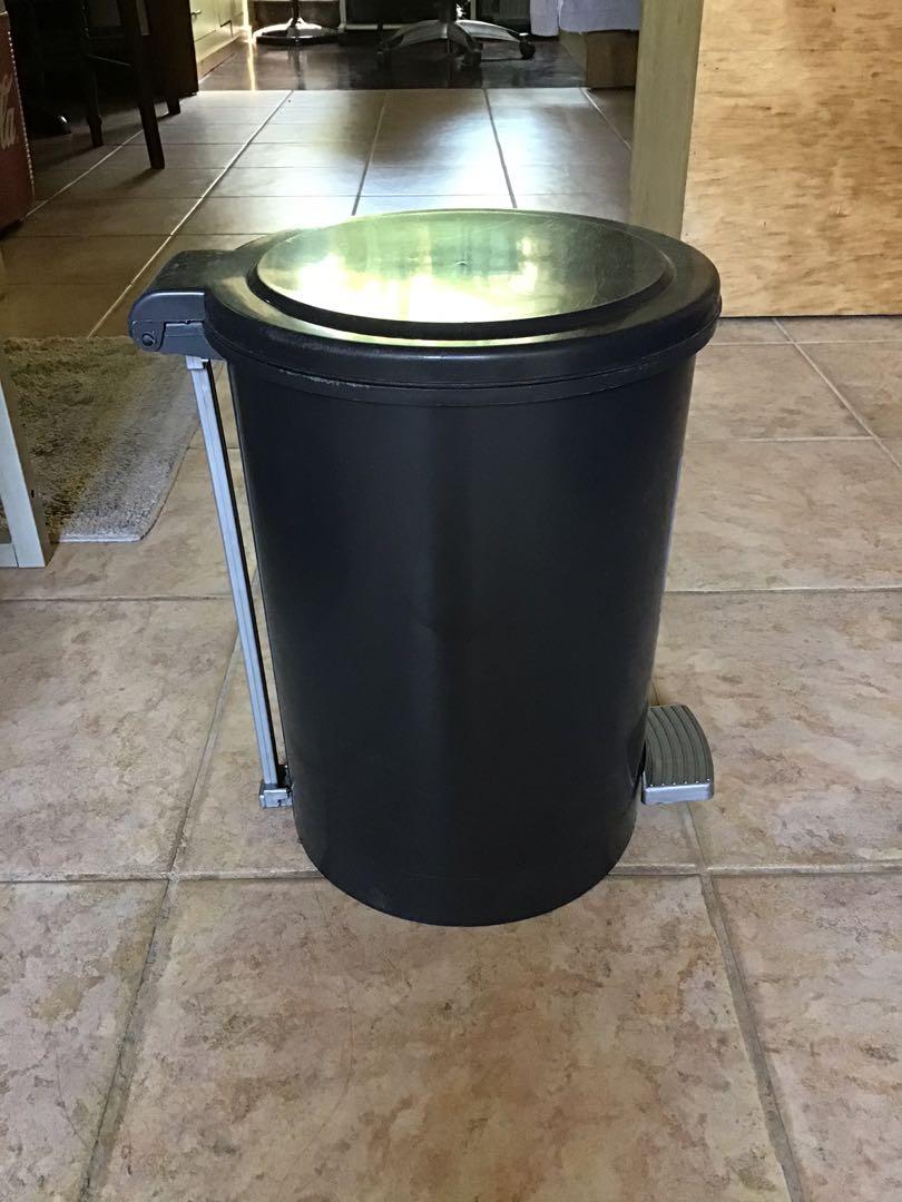 Trash Bin (Category: Waste Bins & Bags) located in Manila. Submitted by selectedfew (Listing ID 1011814579, Image 1). Description: .