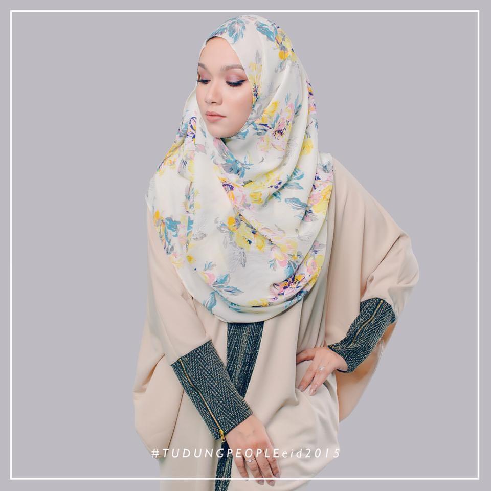 Tudung People Azraa White And Black Hibiscus Shawl Muslimah Fashion Scarves On Carousell