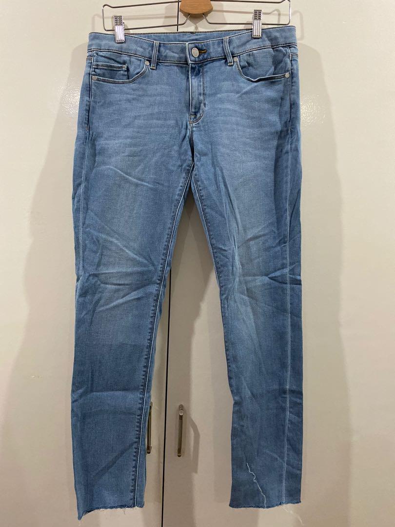 Uniqlo Skinny Jeans (Category: Jeans) located in Paranaque City. Submitted by mbbal (Listing ID 1011882989, Image 1). Description: USED Uniqlo Jeans Size 27 // Raw Hem // Stretch //98% Cotton 2% Spandex.