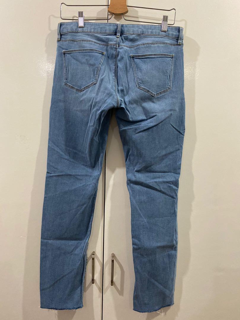 Uniqlo Skinny Jeans (Category: Jeans) located in Paranaque City. Submitted by mbbal (Listing ID 1011882989, Image 2). Description: USED Uniqlo Jeans Size 27 // Raw Hem // Stretch //98% Cotton 2% Spandex.
