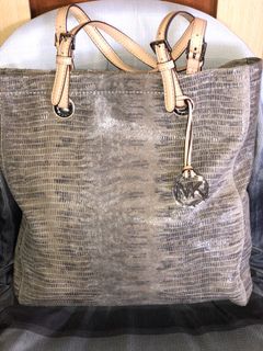 (Category: ) located in . Submitted by maxwardrobe (Listing ID 1012142871, Image 1). Description: .