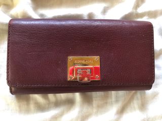 (Category: ) located in . Submitted by maxwardrobe (Listing ID 1012145339, Image 1). Description: .