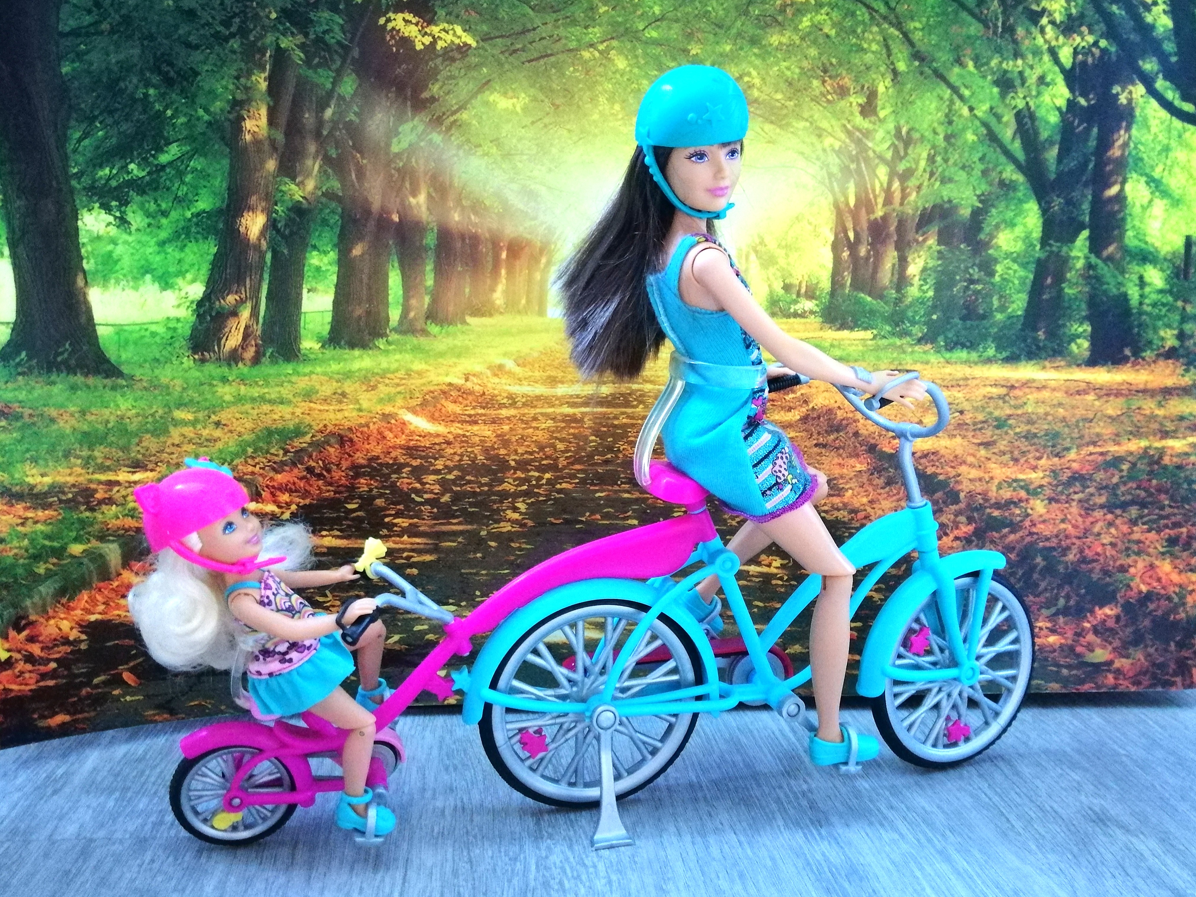 My sister bikes. Барби на велосипеде. Велосипед Барби розовый.