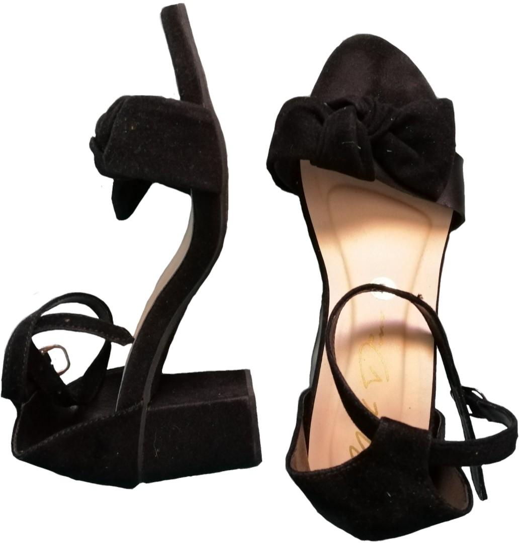 black block wedge heels