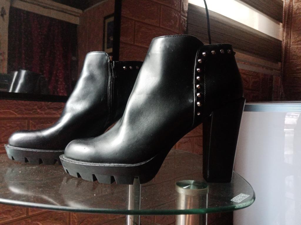 bata black shoes