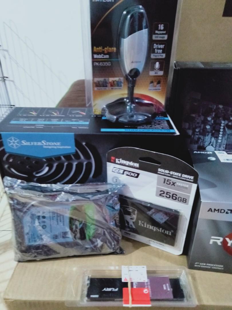 Brand New Desktop Set (Category: Desktops) located in Las Pinas. Submitted by ibgAg (Listing ID 1012149564, Image 2). Description: NEED A PC? ✔for your kids' online class? ✔for your work from home arrangements? ✔for gaming? We can assemble one for you❗❗❗ Price depends on the specs and parts available. You can have it customized based on your preferred specs. Price starts at 15K**. ⚠️For faster transaction, contact us thru Viber ( 0906-3616573) so