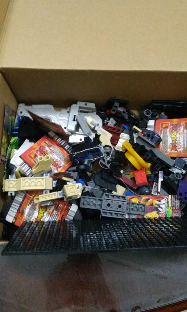 Lego bundle (Category: Lego & Building Sets) located in Klang. Submitted by led333 (Listing ID 1012107265, Image 1). Description: old toys didnt want to use all for RM10 has a original lego items.