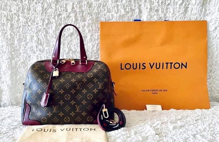 LV Retiro Cuir Aurore (Category: Luxury Bags & Wallets) located in Carmona. Submitted by bagislifeshop (Listing ID 1012112197, Image 1). Description: 98% New Aurore Cuir leather Classic monogram body Shiny gold hardware Dimensions-13"x9"x6" Handle drop-5" Adjustable & detachable strap Good as new, mint condition Comes w/ card, dustbag, paperbag Clochette, padlock and keys.