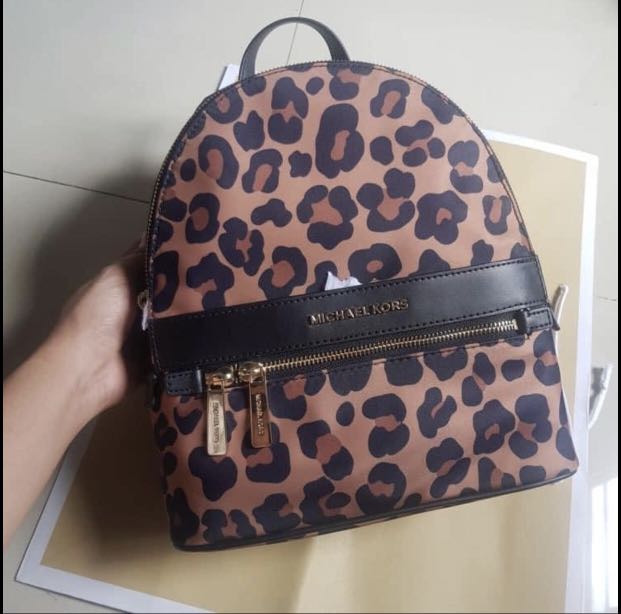 Arriba 82+ imagen michael kors backpack purse leopard Abzlocal.mx