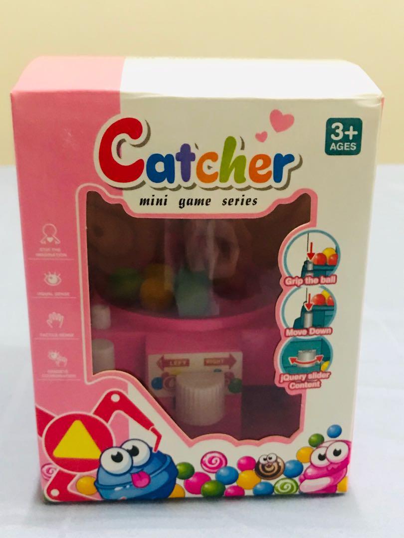 Mini Claw Machine (Category: Interactive Toys) located in Singapore. Submitted by kenswee (Listing ID 1012107955, Image 2). Description: Was played once only Mechanical toy and does not requires any battery to operate Able to meet up at Tiong Bahru Area.