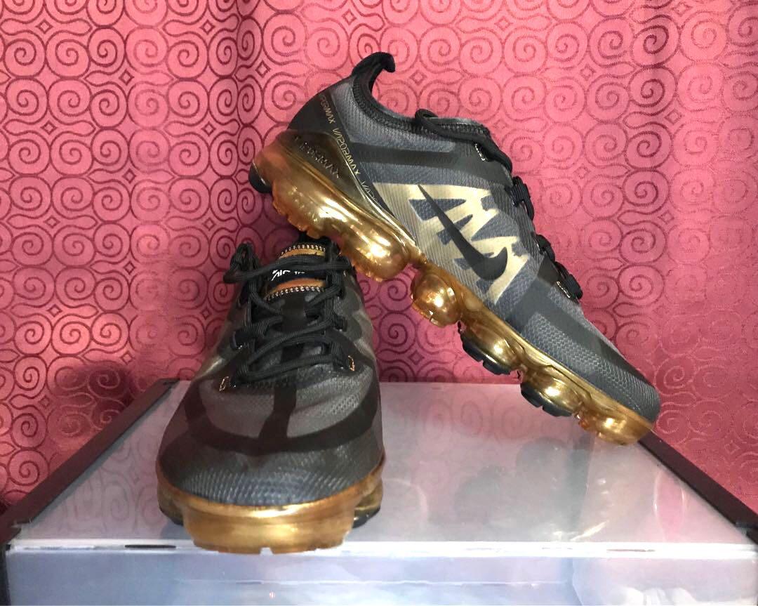 nike vapormax mens gold