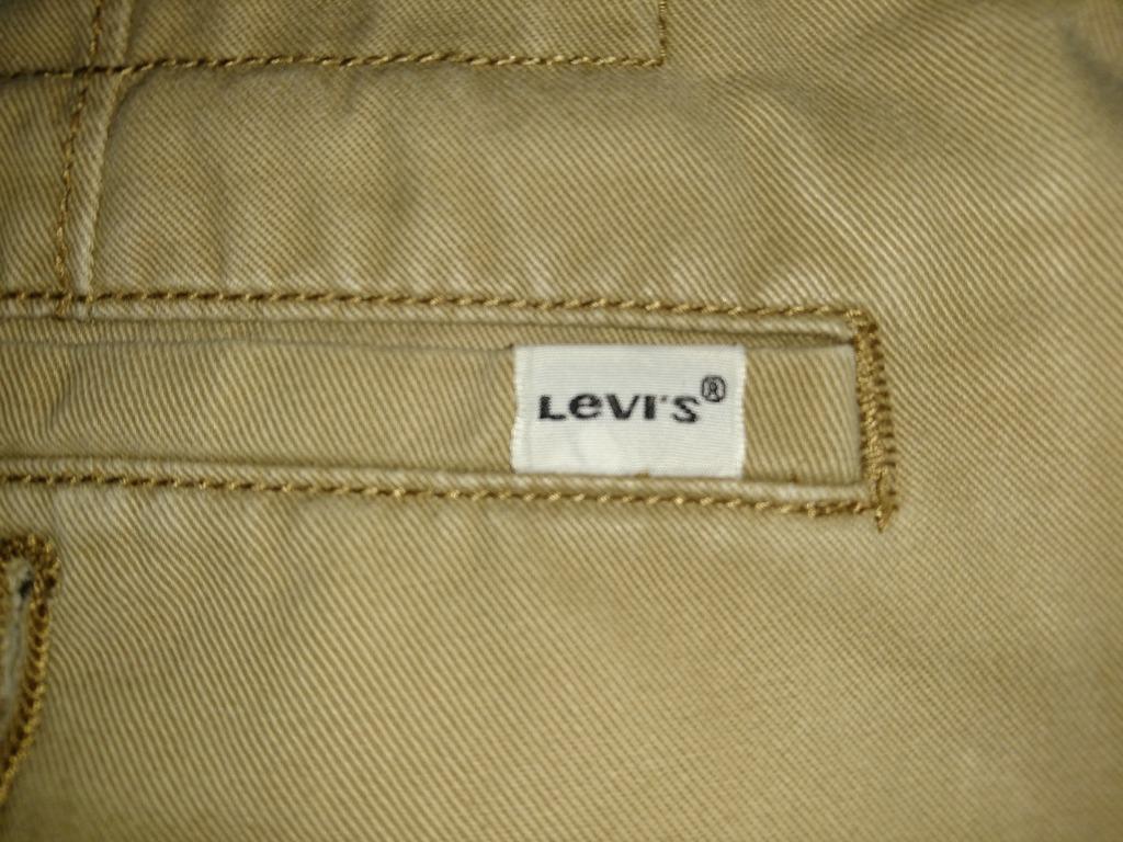 khaki levis