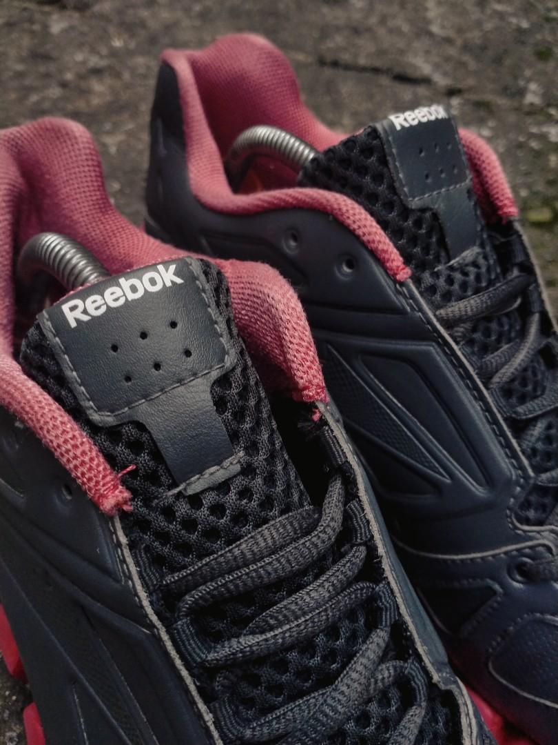Harga sepatu top reebok zigtech