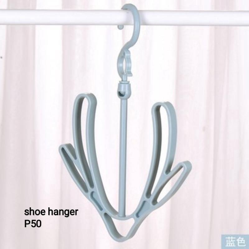Shoe hanger (Category: Hooks & Hangers) located in Las Pinas. Submitted by k.circle (Listing ID 1012133876, Image 1). Description: Air Shoes Rack : allow your shoes to breathe.Perfect for air drying shoes.Put the shoes upside down onto the rack to help water to drainout Convenient : come with a hook,of which the bottom is 360 degree rotary.You can hang the shoe drying rack on any place. Thick Design : made of high quality plastic whose load-beari