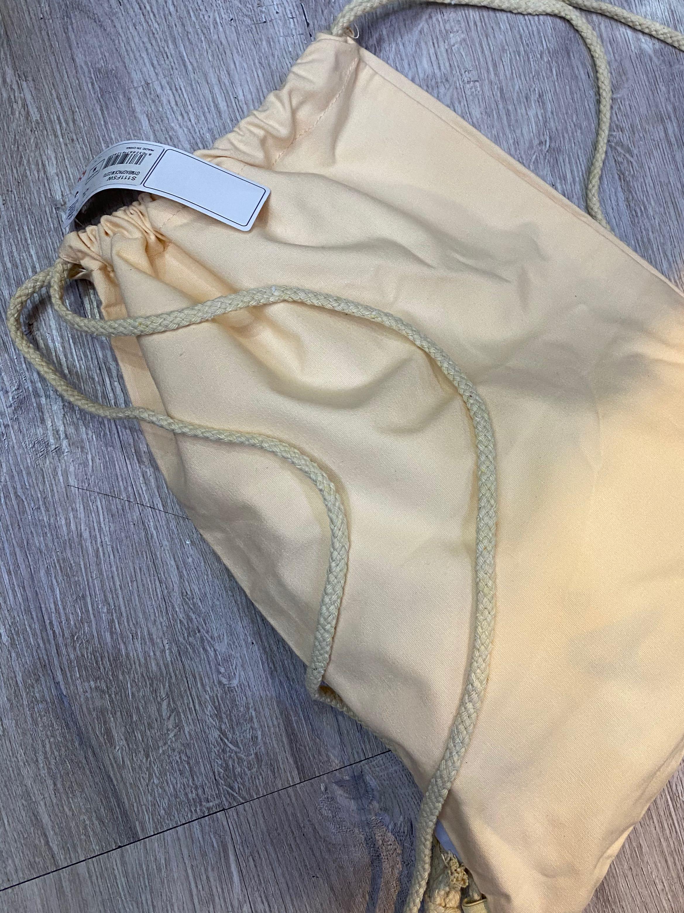 Superga stringbag / backpack （分類：背囊）位於 Hong Kong。 由 chowchowder 提交（商品編號 1012156789，圖片 4）。簡介： Superga GYMBACKPACK-wholesale price Org.€12 ( $110 HKD) Now: $50 HKD Color:Light beach Description of item: This cotton drawstring bag instantly stands out with the Superga logo lettering printed all over. Lightweight, roomy and versatile, it features a drawstring fastening and two straps, which you can wear over the shoulder or as a backpack. Made from s