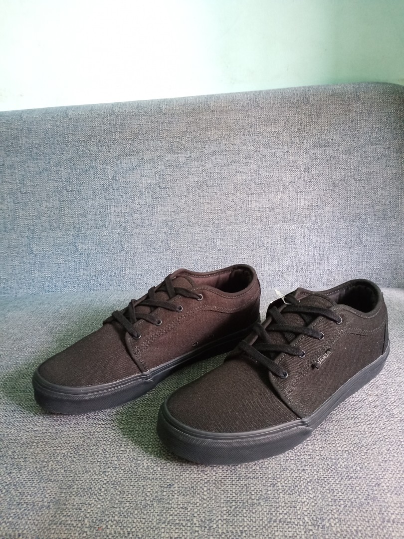 vans chukka low pro blackout