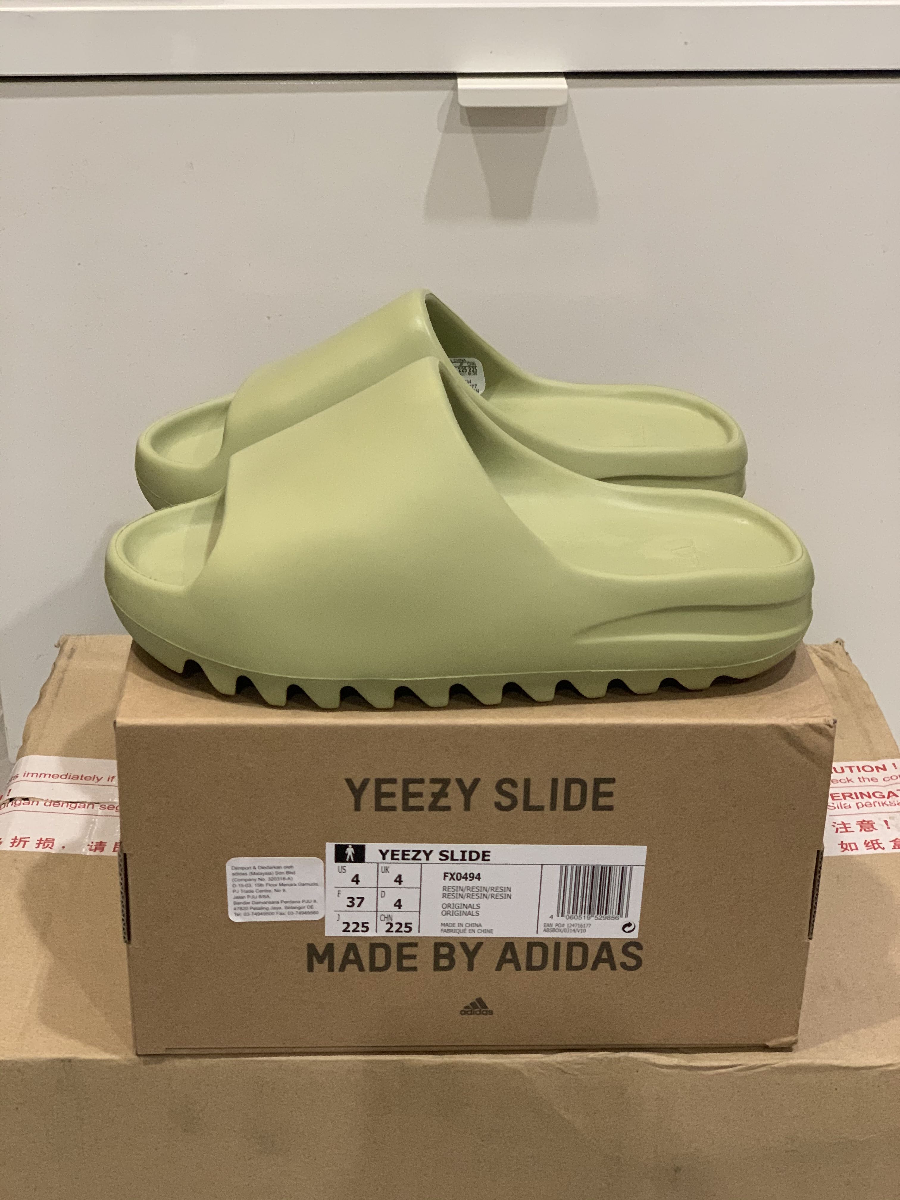 Yeezy slides size best sale 4