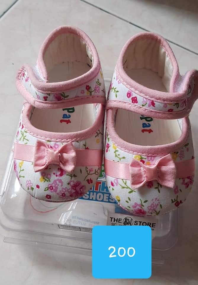 pink baby shoe