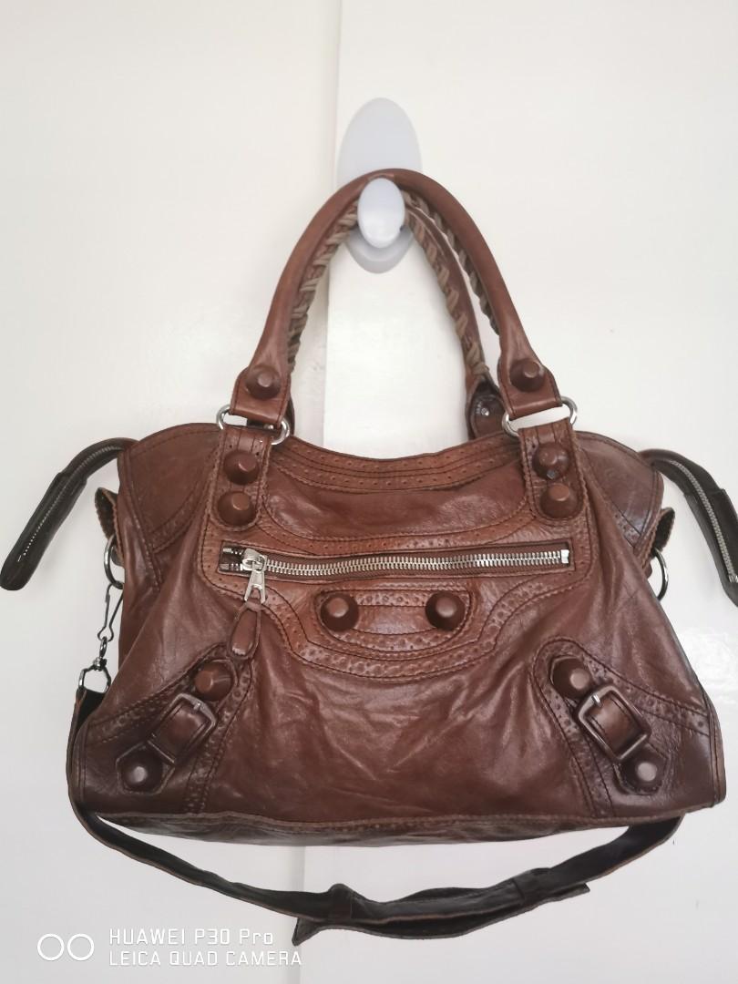 Balenciaga giant (Category: Luxury Bags & Wallets) located in Quezon City. Submitted by graciagirl (Listing ID 1012251916, Image 1). Description: Pls. See pic for authenticity... Flaws lost plate.. And one stud..at the back!.