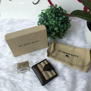 Burberry Classic Photoholder. Made in Italy.