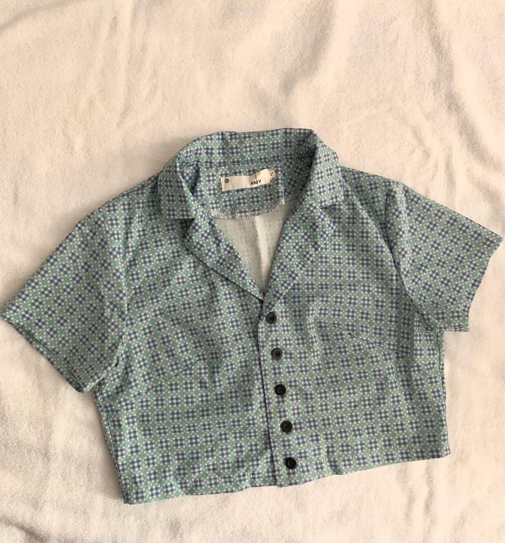 Crop Button Up (Category: Coats, Jackets and Outerwear) located in Singapore. Submitted by chwehs (Listing ID 1012265151, Image 2). Description: Chest: 84cm (slightly stretchable) Length: 38.5cm No trades. Purchase three items and above to get 15% off for total. Meetup & postage avail! Normal Mail: $1-$1.50 (depends on weightage) Registered: $3.50.
