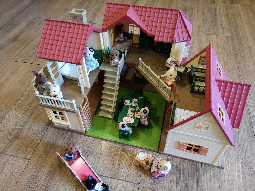Sylvanian families beechwood hall clearance and cosy cottage