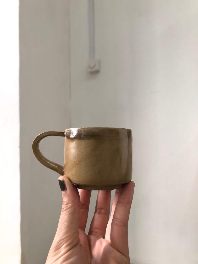 Handmade Ceramic Mugs (Category: Coffee & Tea Tableware) located in Singapore. Submitted by klyth (Listing ID 1012259708, Image 2). Description: $5 per mug Made by yours truly haha.
