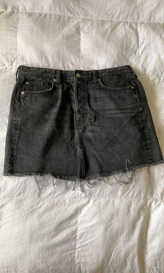 h&m black jean skirt