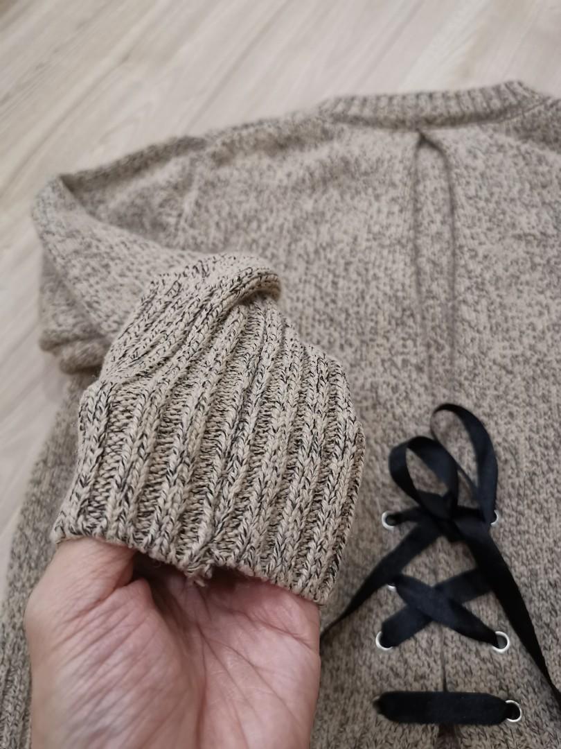 Knitted Pullover (Category: Coats, Jackets and Outerwear) located in Singapore. Submitted by cheap_and_nicee (Listing ID 1012264261, Image 5). Description: super pretty piece in a very unique colour and design at the back. fast deal!.