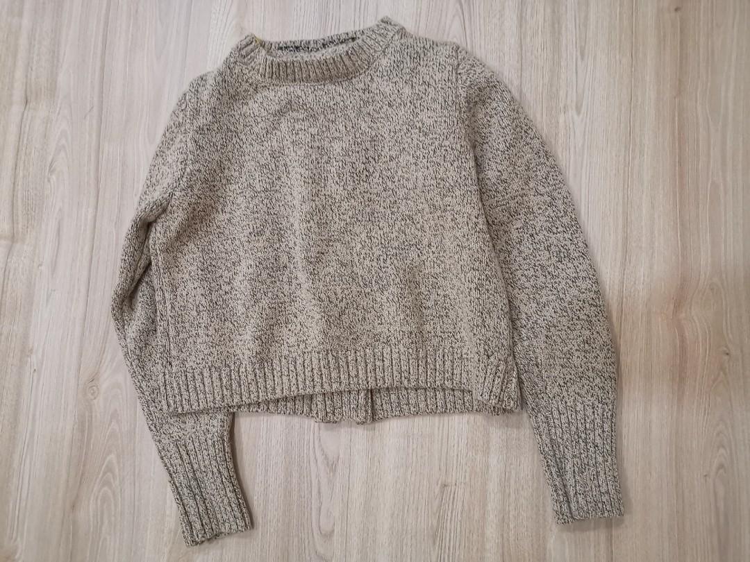 Knitted Pullover (Category: Coats, Jackets and Outerwear) located in Singapore. Submitted by cheap_and_nicee (Listing ID 1012264261, Image 1). Description: super pretty piece in a very unique colour and design at the back. fast deal!.