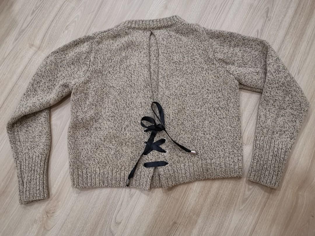 Knitted Pullover (Category: Coats, Jackets and Outerwear) located in Singapore. Submitted by cheap_and_nicee (Listing ID 1012264261, Image 3). Description: super pretty piece in a very unique colour and design at the back. fast deal!.