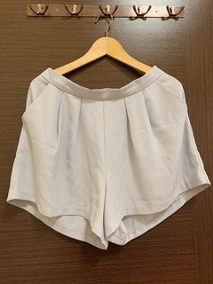 (Category: ) located in . Submitted by hercornercloset (Listing ID 1012397869, Image 1). Description: .