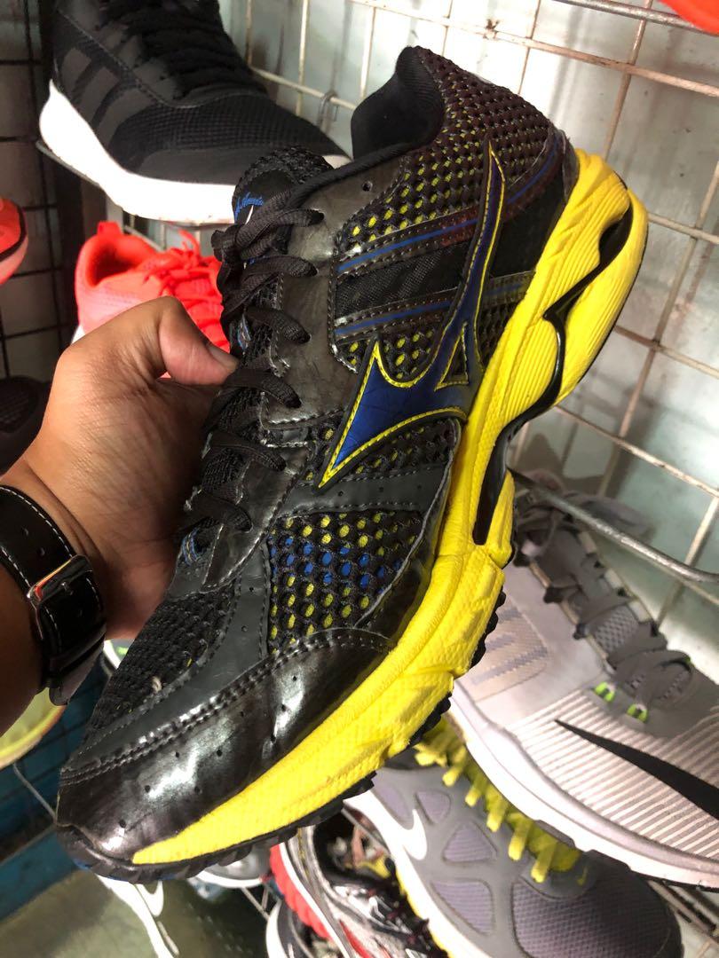 Sepatu mizuno store wave rider