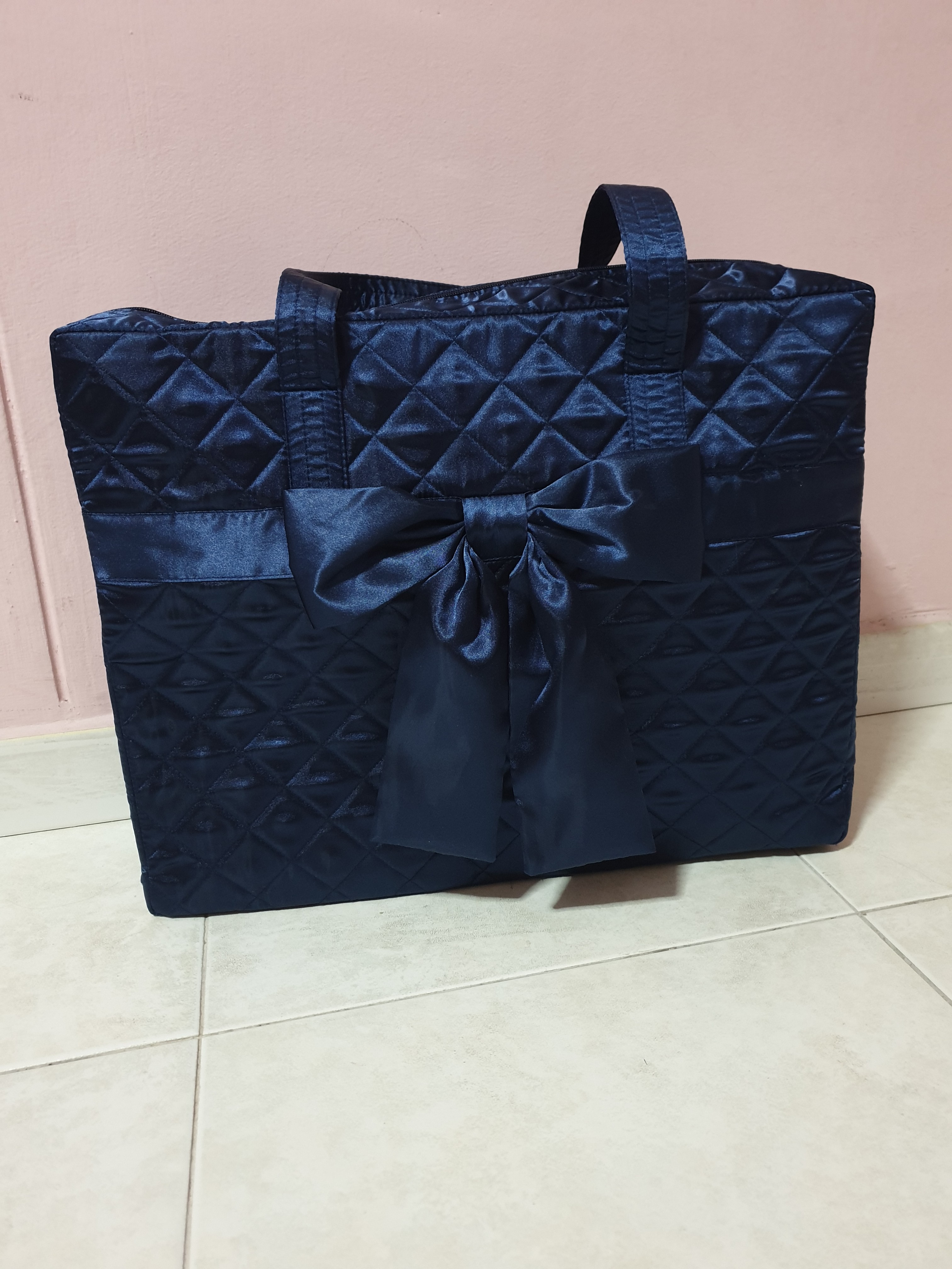 NaRaYa Satin Quilted with Bow Travel Bag (Navy): Handbags