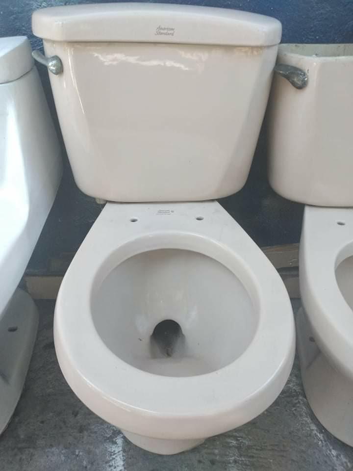 On hand 2nd Hand! Toilet Bowl Php 2,000 Urinal Medium Php 1,000 Urinal
